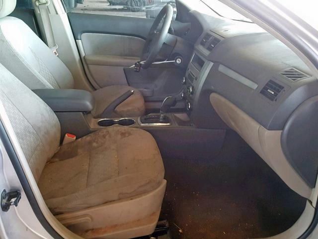 3FAHP0GA8BR196954 - 2011 FORD FUSION S SILVER photo 5