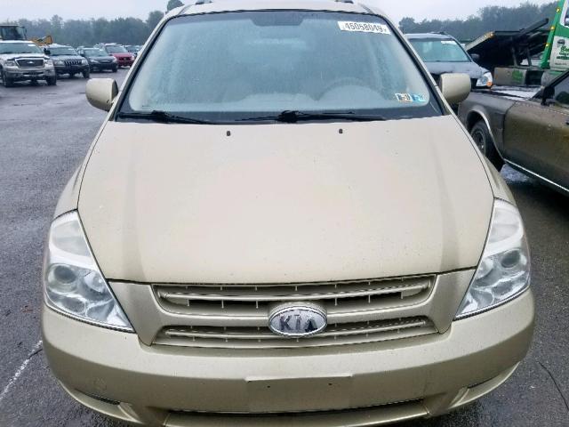 KNDMG4C35A6357327 - 2010 KIA SEDONA LX GOLD photo 9