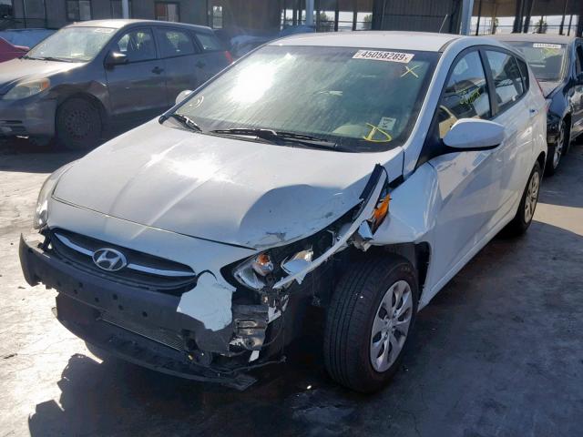 KMHCT5AE2HU317001 - 2017 HYUNDAI ACCENT SE WHITE photo 2