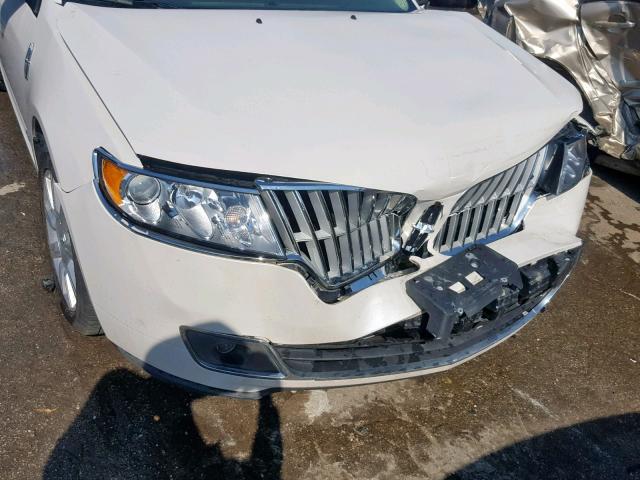 3LNDL2L37BR775999 - 2011 LINCOLN MKZ HYBRID WHITE photo 9