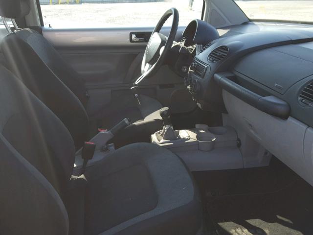 3VWBA21C7YM490999 - 2000 VOLKSWAGEN NEW BEETLE 银色 照片 5