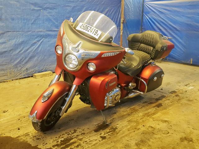 56KTRAAA5H3353872 - 2017 INDIAN MOTORCYCLE CO. ROADMASTER RED photo 2