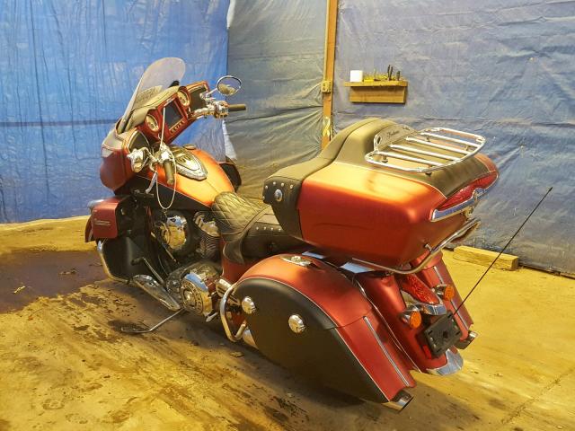 56KTRAAA5H3353872 - 2017 INDIAN MOTORCYCLE CO. ROADMASTER RED photo 3