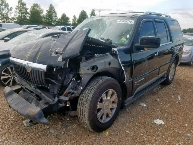 5LMFU28R74LJ39570 - 2004 LINCOLN NAVIGATOR შავი ფოტო 2