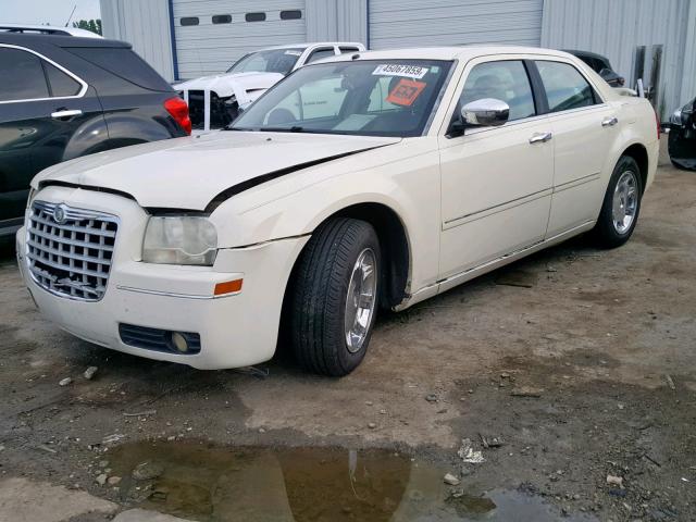 2C3KA53G86H114042 - 2006 CHRYSLER 300 TOURIN WHITE photo 2