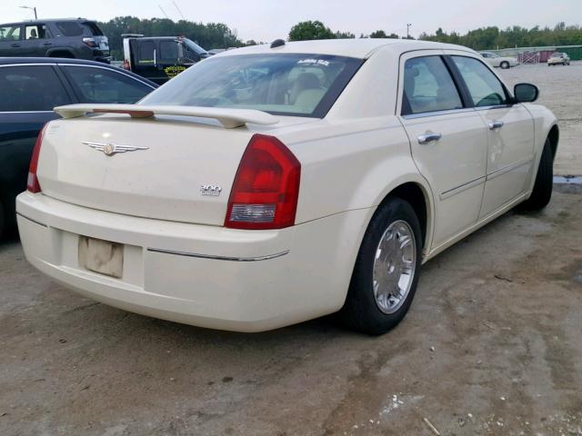 2C3KA53G86H114042 - 2006 CHRYSLER 300 TOURIN WHITE photo 4