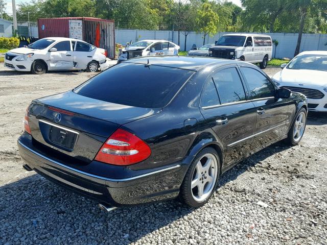 WDBUF65J85A713992 - 2005 MERCEDES-BENZ E 320 BLACK photo 4