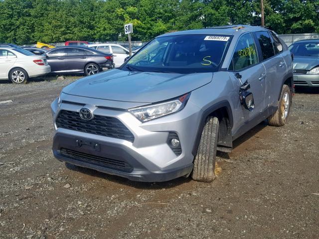 2T3P1RFV3KW055642 - 2019 TOYOTA RAV4 XLE SILVER photo 2