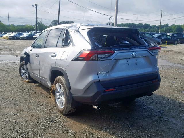 2T3P1RFV3KW055642 - 2019 TOYOTA RAV4 XLE SILVER photo 3