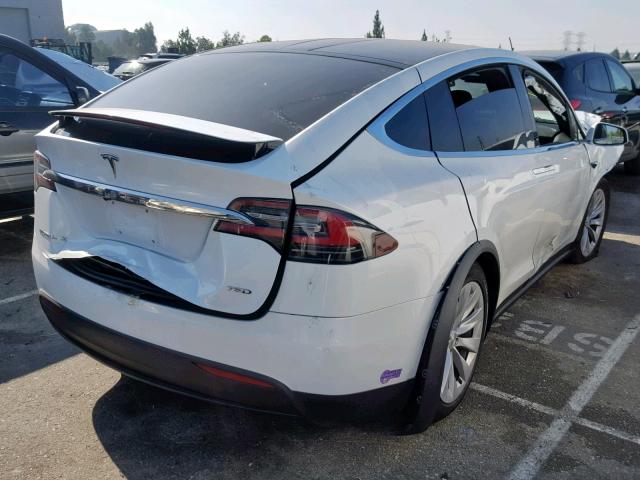 5YJXCAE24JF142540 - 2018 TESLA MODEL X WHITE photo 4