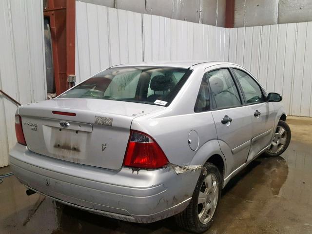 1FAFP34N67W306405 - 2007 FORD FOCUS ZX4 SILVER photo 4