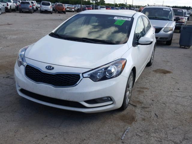 KNAFX4A87F5319356 - 2015 KIA FORTE EX WHITE photo 2