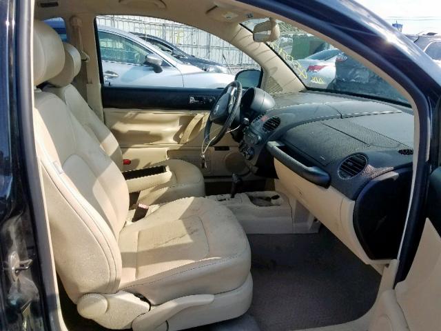 3VWPW3AGXAM036459 - 2010 VOLKSWAGEN NEW BEETLE შავი ფოტო 5