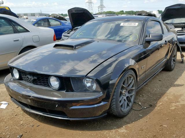 1ZVFT82H865256110 - 2006 FORD MUSTANG GT BLACK photo 2