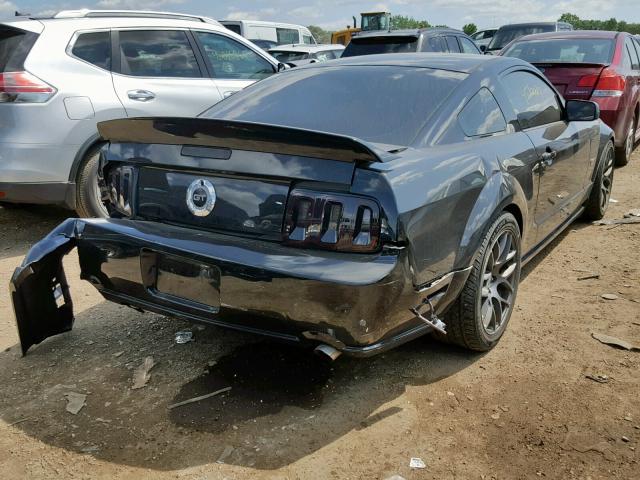 1ZVFT82H865256110 - 2006 FORD MUSTANG GT BLACK photo 4