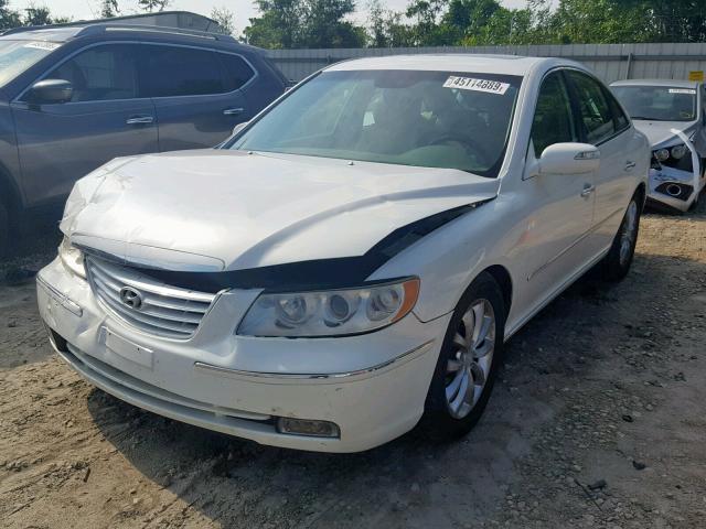 KMHFC46F98A266588 - 2008 HYUNDAI AZERA SE WHITE photo 2