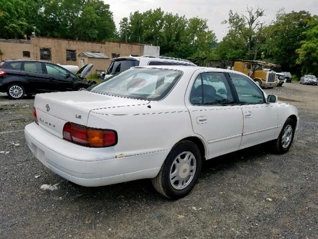 4T1VK13E0PU049338 - 1993 TOYOTA CAMRY XLE WHITE photo 4