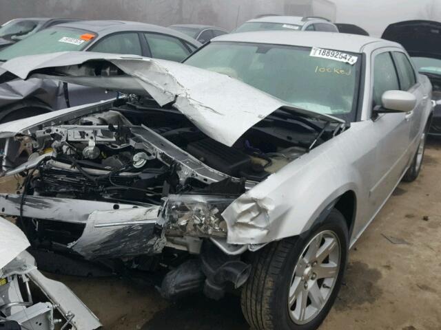 2C3KA53G16H498617 - 2006 CHRYSLER 300 TOURIN SILVER photo 2