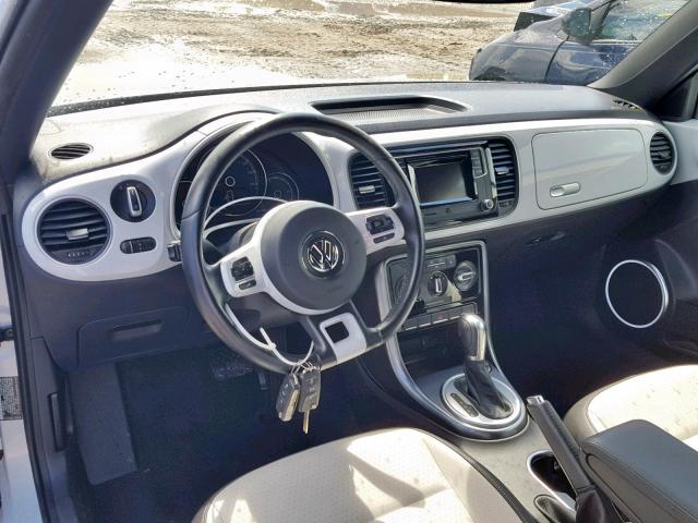 3VW517AT2HM821725 - 2017 VOLKSWAGEN BEETLE S/S GRAY photo 9