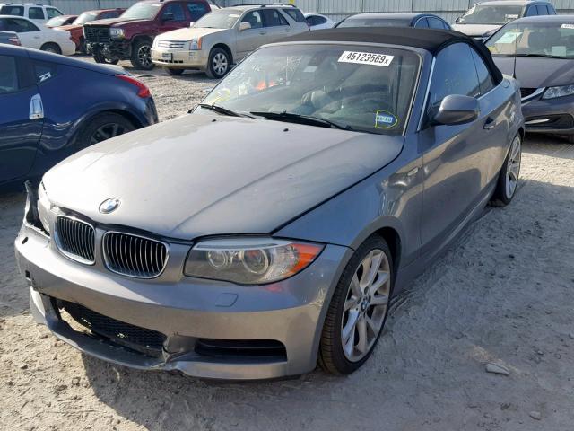 WBAUN7C55CVM26211 - 2012 BMW 135 I GRAY photo 2