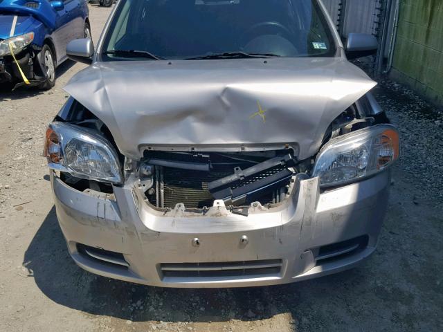 KL1TD56E39B396127 - 2009 CHEVROLET AVEO LS SILVER photo 7