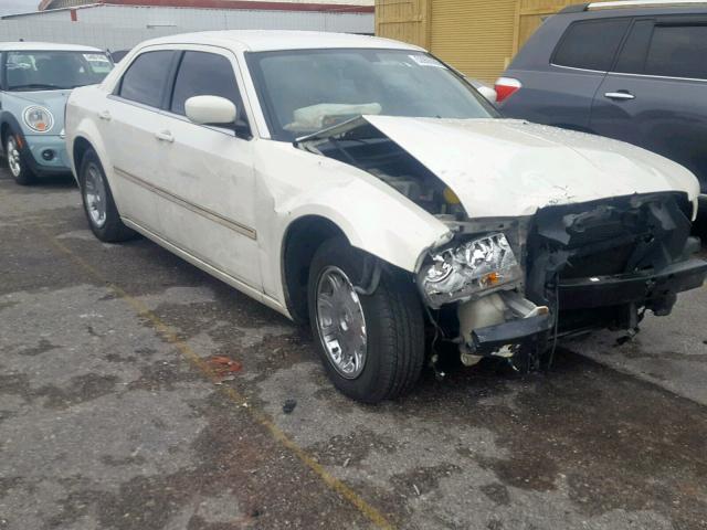 2C3KA53G66H414047 - 2006 CHRYSLER 300 TOURIN WHITE photo 1