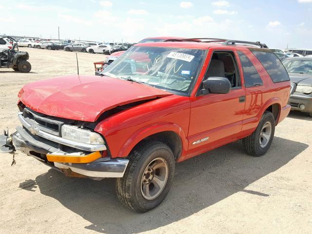 1GNCS18W51K266696 - 2001 CHEVROLET BLAZER RED photo 2