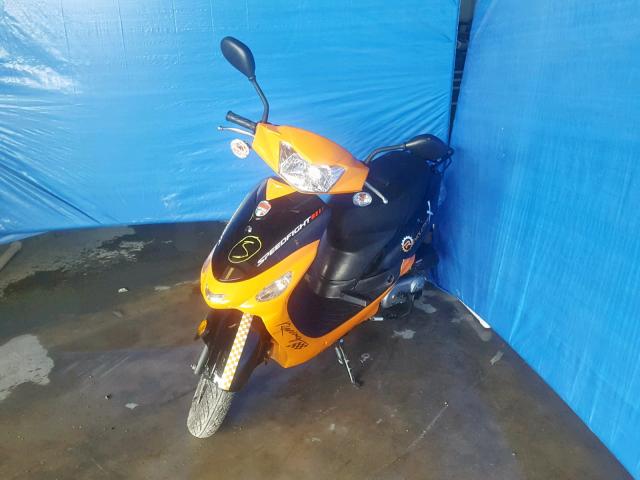 LL0TCAPH0KG400033 - 2019 REVO SCOOTER YELLOW photo 2
