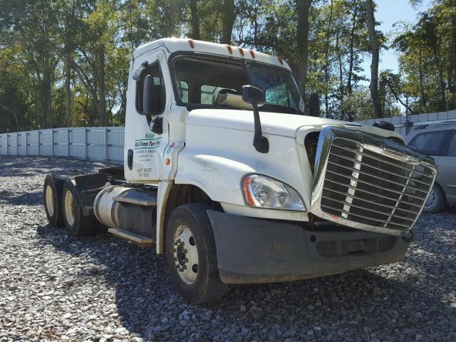 3AKJGEBG7GDHJ2980 - 2016 FREIGHTLINER CASCADIA 1 WHITE photo 1