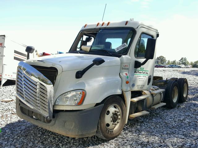 3AKJGEBG7GDHJ2980 - 2016 FREIGHTLINER CASCADIA 1 WHITE photo 2