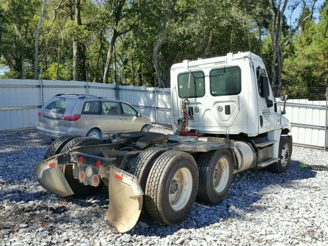 3AKJGEBG7GDHJ2980 - 2016 FREIGHTLINER CASCADIA 1 WHITE photo 4