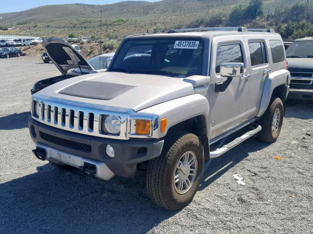 5GTEN13E088194653 - 2008 HUMMER H3 SILVER photo 2