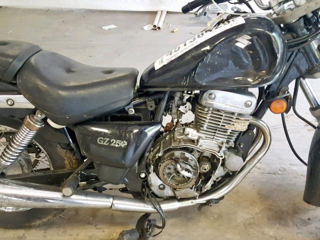 VTTNJ48A172101728 - 2007 SUZUKI GZ250 BLACK photo 7