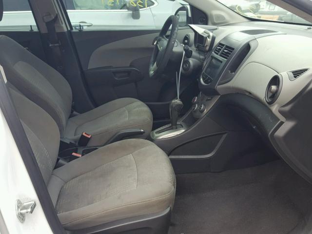 1G1JA6SH8D4100989 - 2013 CHEVROLET SONIC LS 白色 照片 5