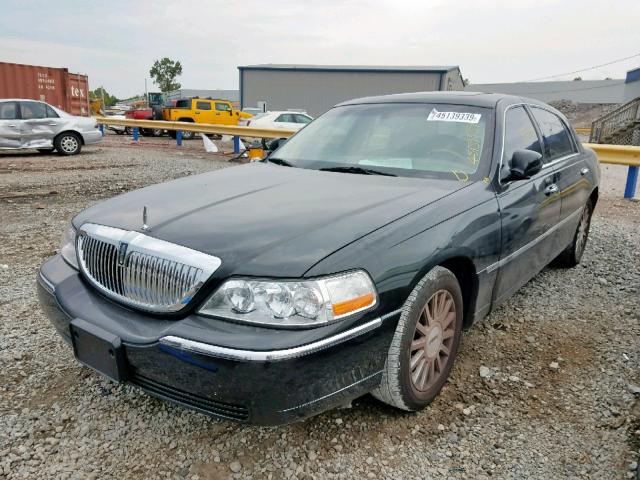 1LNHM83WX4Y677422 - 2004 LINCOLN TOWN CAR U BLACK photo 2