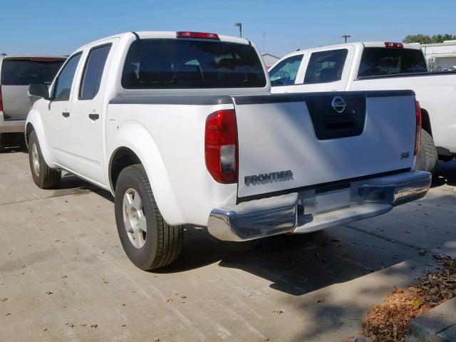 1N6AD07U66C459619 - 2006 NISSAN FRONTIER C WHITE photo 3