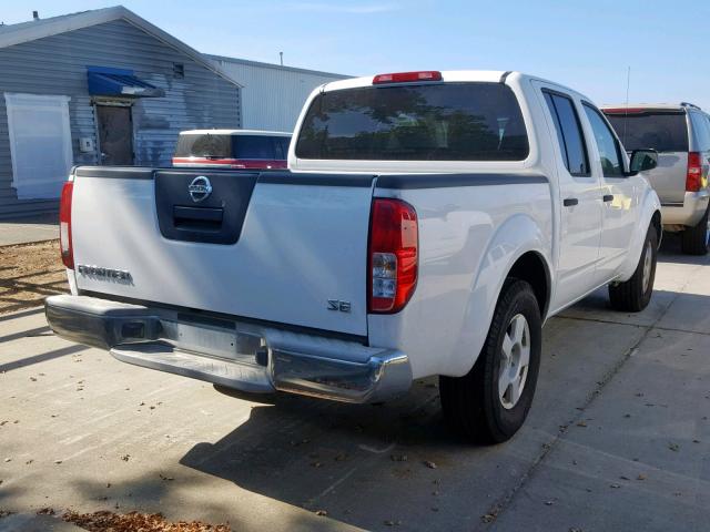 1N6AD07U66C459619 - 2006 NISSAN FRONTIER C WHITE photo 4