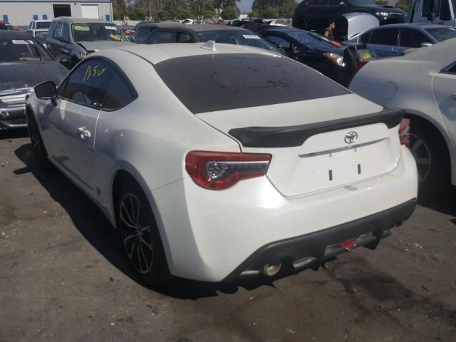 JF1ZNAA16J8701088 - 2018 TOYOTA 86 BASE WHITE photo 3