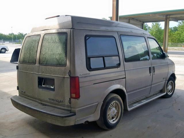 1GBDM19W9XB130994 - 1999 CHEVROLET ASTRO GRAY photo 4