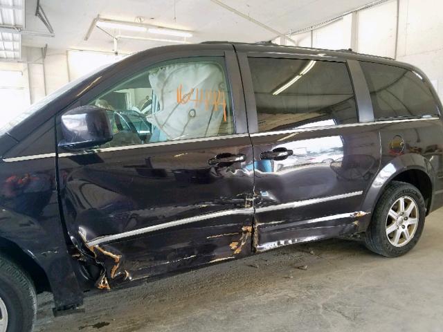 2A4RR8DX8AR376921 - 2010 CHRYSLER TOWN & COU BLACK photo 10