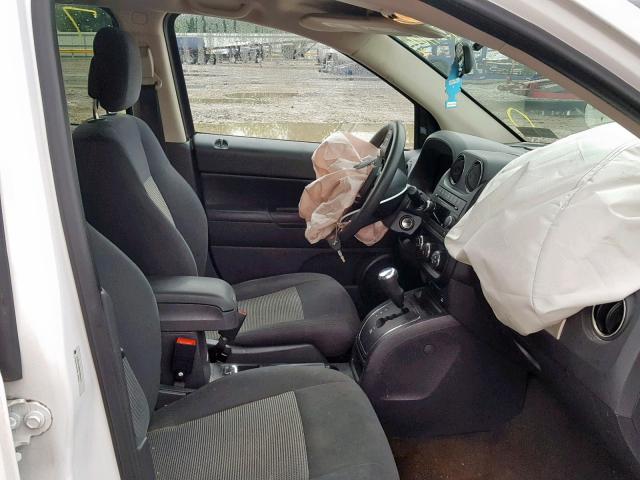 1C4NJDBB6ED800231 - 2014 JEEP COMPASS SP თეთრი ფოტო 5