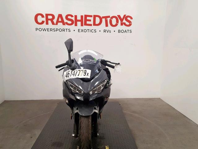 JKAEXKG14KDA24399 - 2019 KAWASAKI EX400 GRAY photo 2