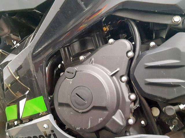 JKAEXKG14KDA24399 - 2019 KAWASAKI EX400 GRAY photo 6