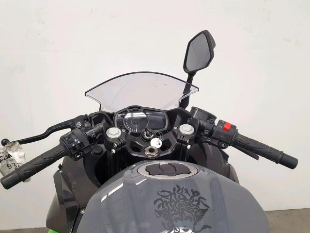 JKAEXKG14KDA24399 - 2019 KAWASAKI EX400 GRAY photo 8