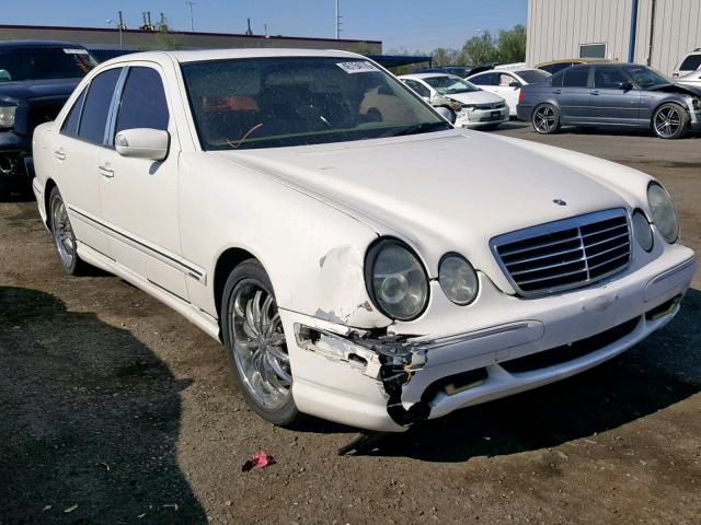 WDBJF65J82B418495 - 2002 MERCEDES-BENZ E 320 WHITE photo 1