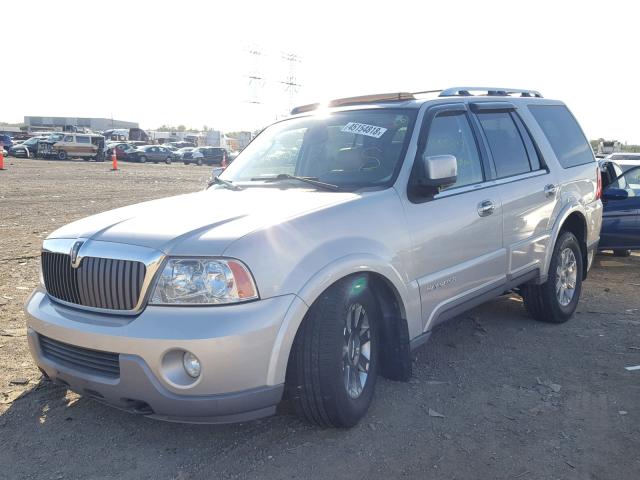 5LMFU28R83LJ35459 - 2003 LINCOLN NAVIGATOR SILVER photo 2