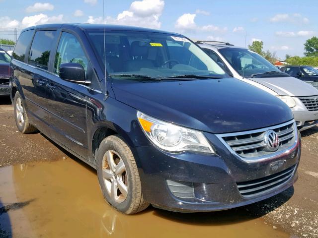 2V4RW3D17AR395589 - 2010 VOLKSWAGEN ROUTAN SE BLUE photo 1