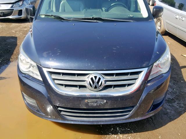 2V4RW3D17AR395589 - 2010 VOLKSWAGEN ROUTAN SE BLUE photo 10