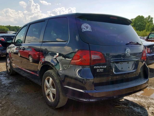 2V4RW3D17AR395589 - 2010 VOLKSWAGEN ROUTAN SE BLUE photo 3