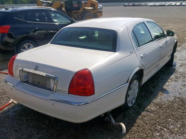 1LNHM83WX4Y609587 - 2004 LINCOLN TOWN CAR U WHITE photo 4